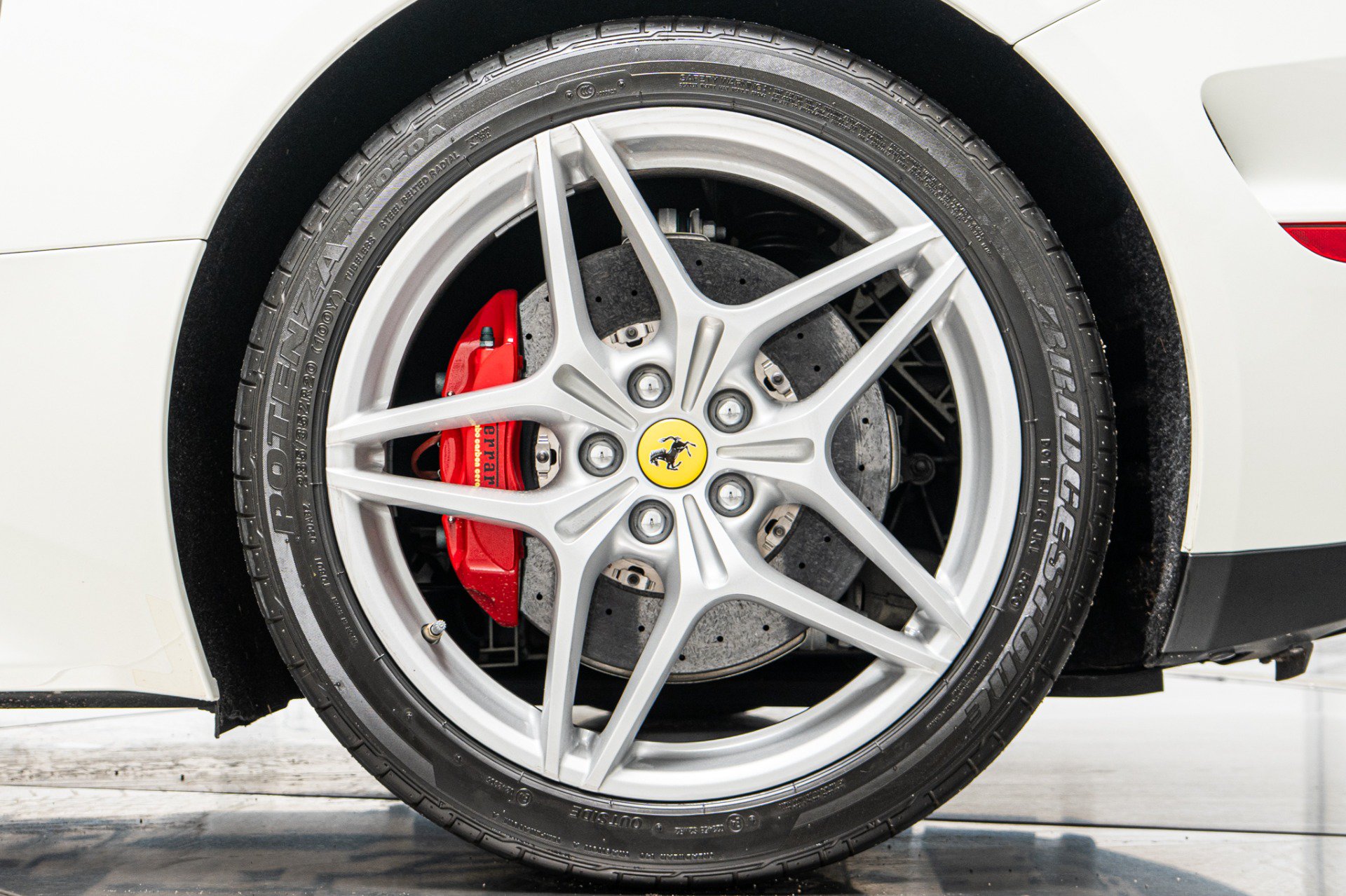 Used 2016 Ferrari California T RWD image 11