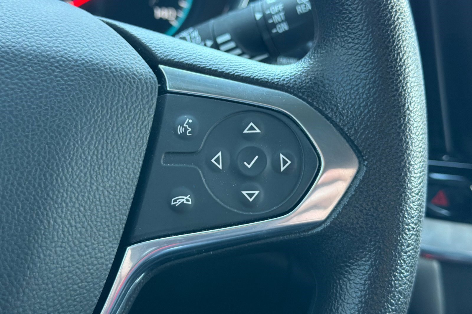 Used 2020 Chevrolet Traverse LS image 32