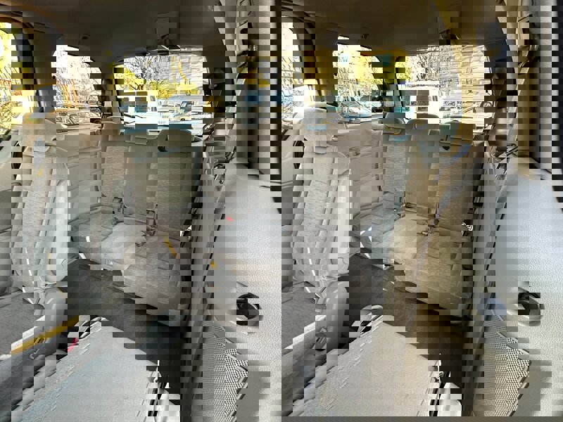 Used 2005 Ford Freestar SE image 21