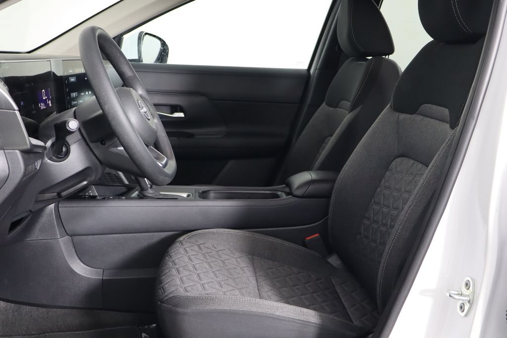 Used 2025 Nissan Kicks SV FWD image 14