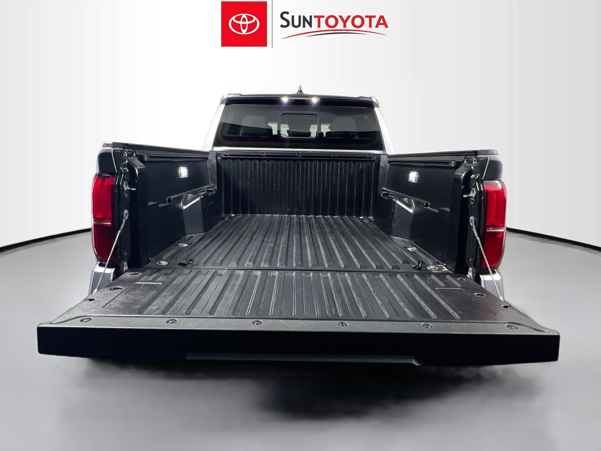 Used 2024 Toyota Tacoma SR5 AWD/4WD image 34