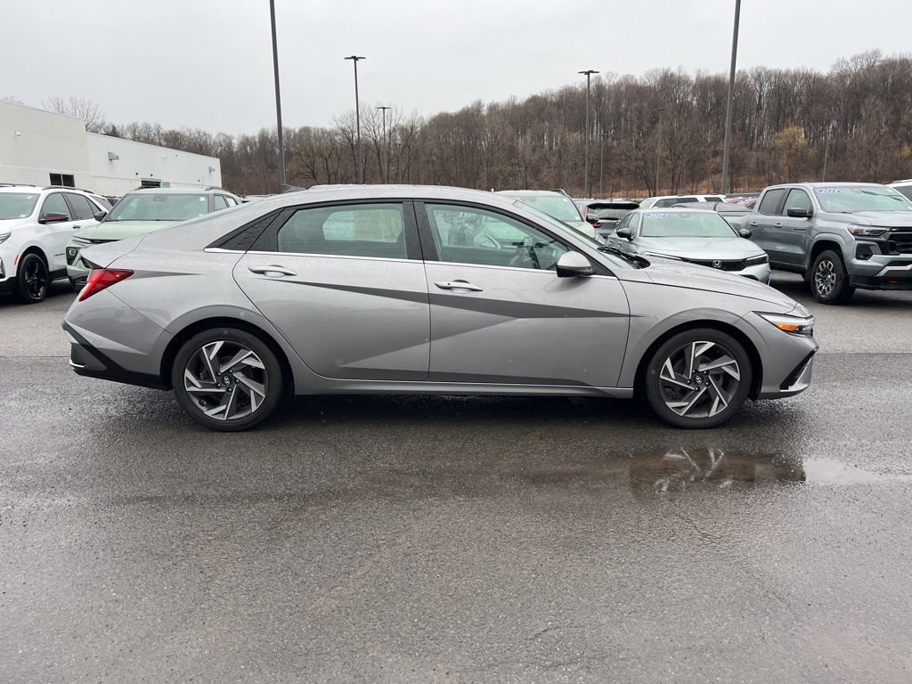Used 2024 Hyundai Elantra SEL w/ Convenience Package image 6