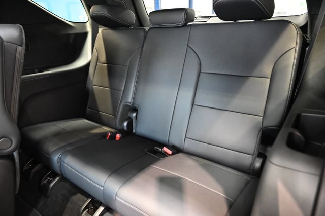 New 2027 Chevrolet Traverse LT w/ Sun and Wheel Package FWD image 12