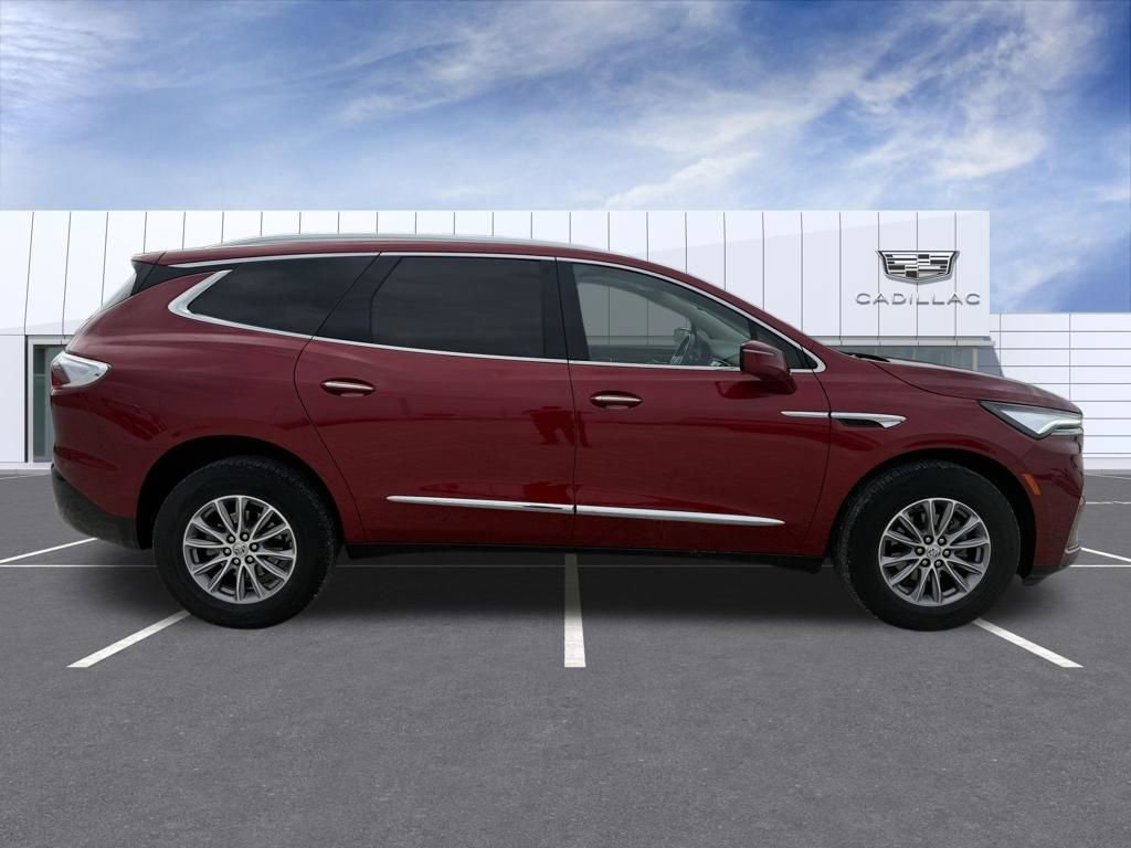 Used 2024 Buick Enclave Essence FWD image 2