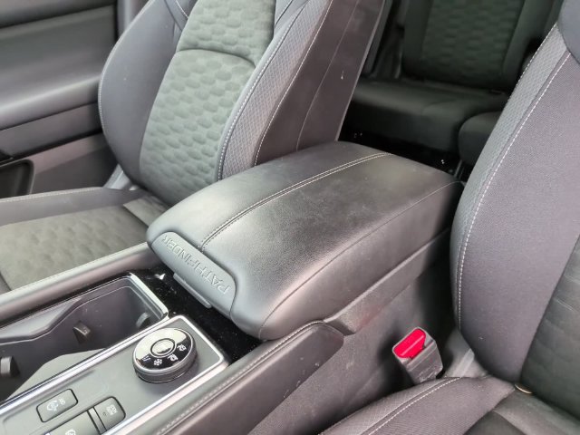 Used 2025 Nissan Pathfinder SV AWD/4WD image 19