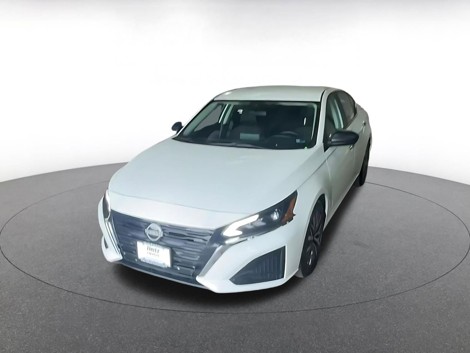 Used 2025 Nissan Altima 2.5 SV FWD image 7