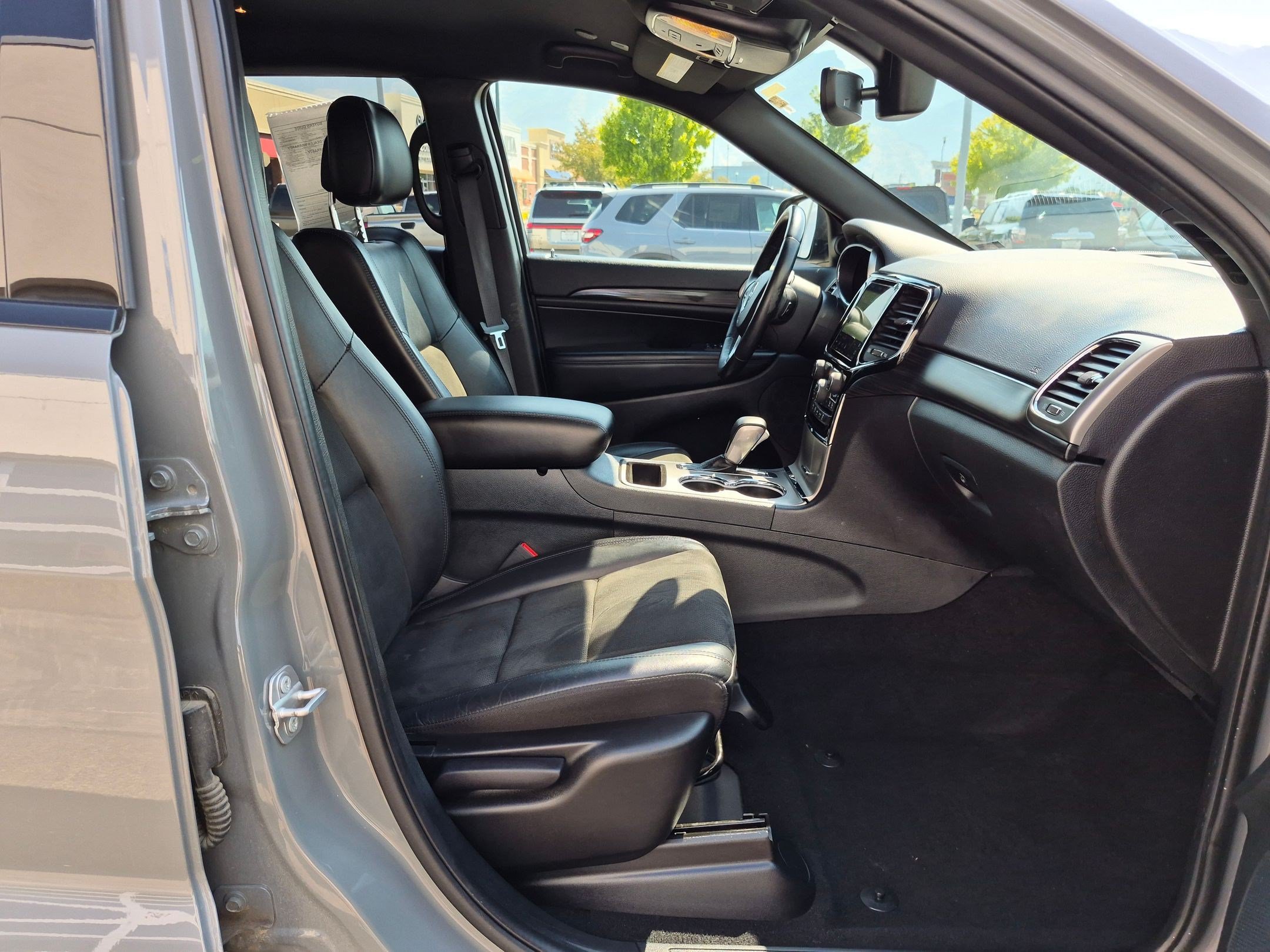 Used 2020 Jeep Grand Cherokee Altitude AWD/4WD image 34