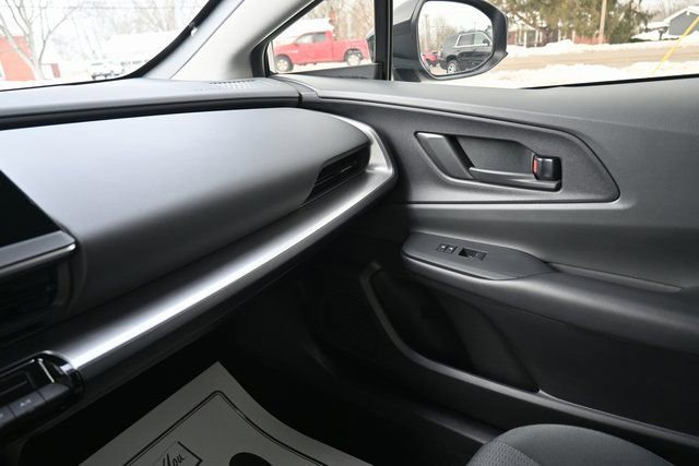 Used 2023 Toyota Prius LE image 27