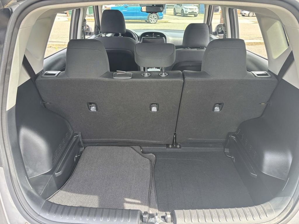 Used 2023 Kia Soul S FWD image 8