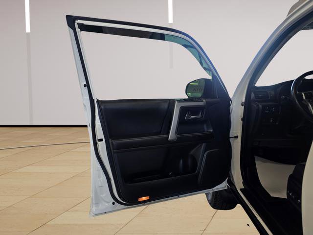 Used 2015 Toyota 4Runner SR5 AWD/4WD image 10