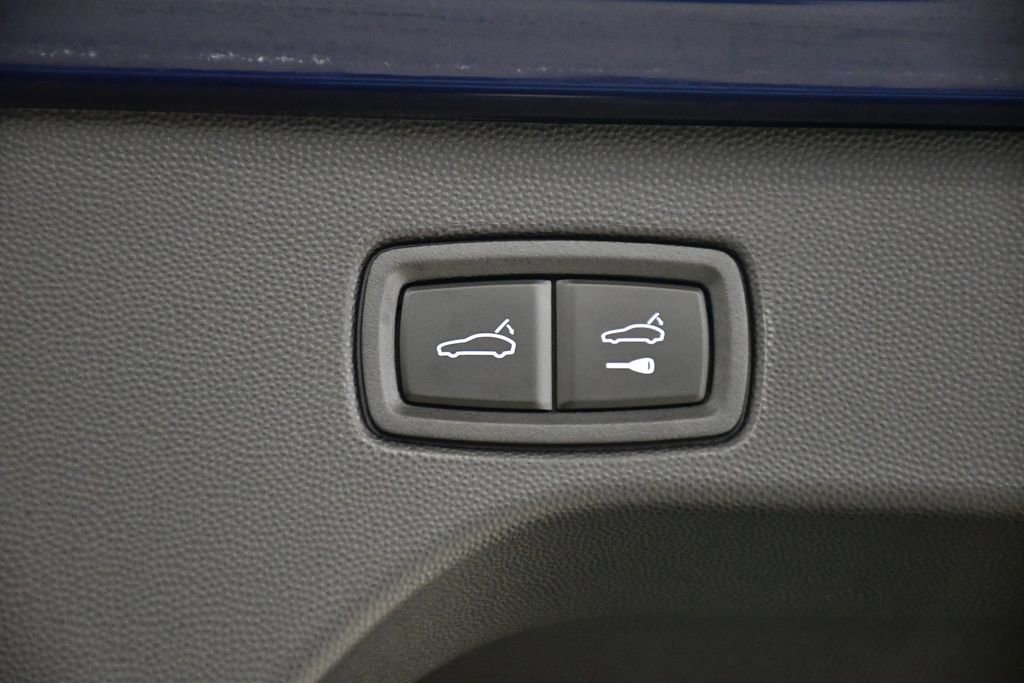 Used 2025 Porsche Macan 4S Electric image 57