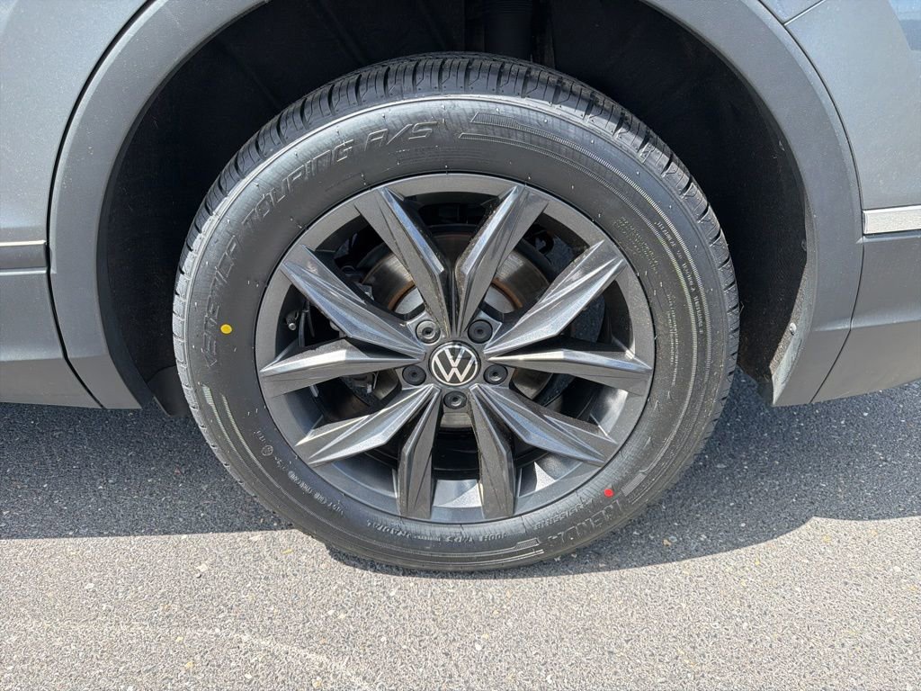 Used 2023 Volkswagen Tiguan SE FWD image 12