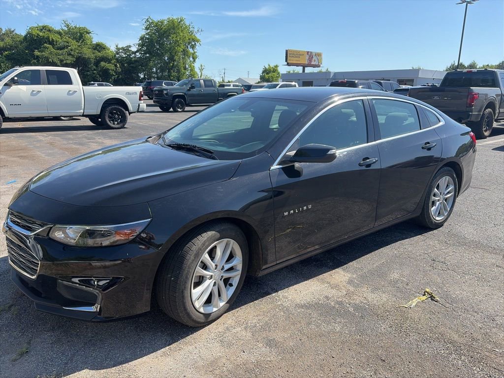 Used 2017 Chevrolet Malibu LT FWD image 1
