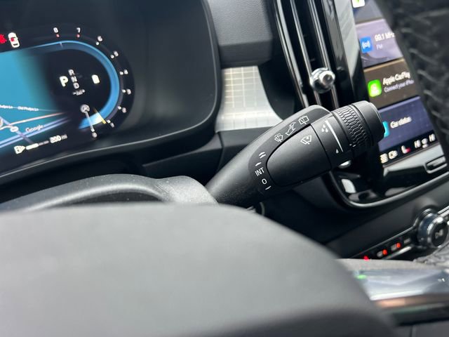 Used 2024 Volvo XC40 B5 Core image 15