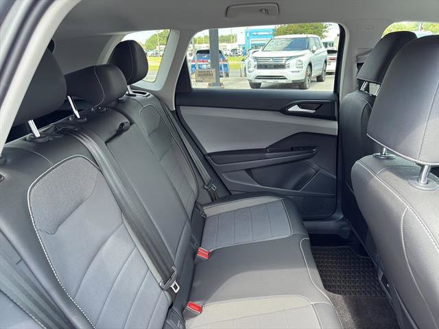 Certified 2023 Volkswagen Taos SE image 9