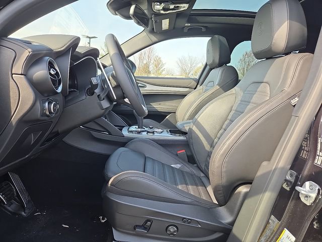 New 2026 Alfa Romeo Stelvio Sprint image 9
