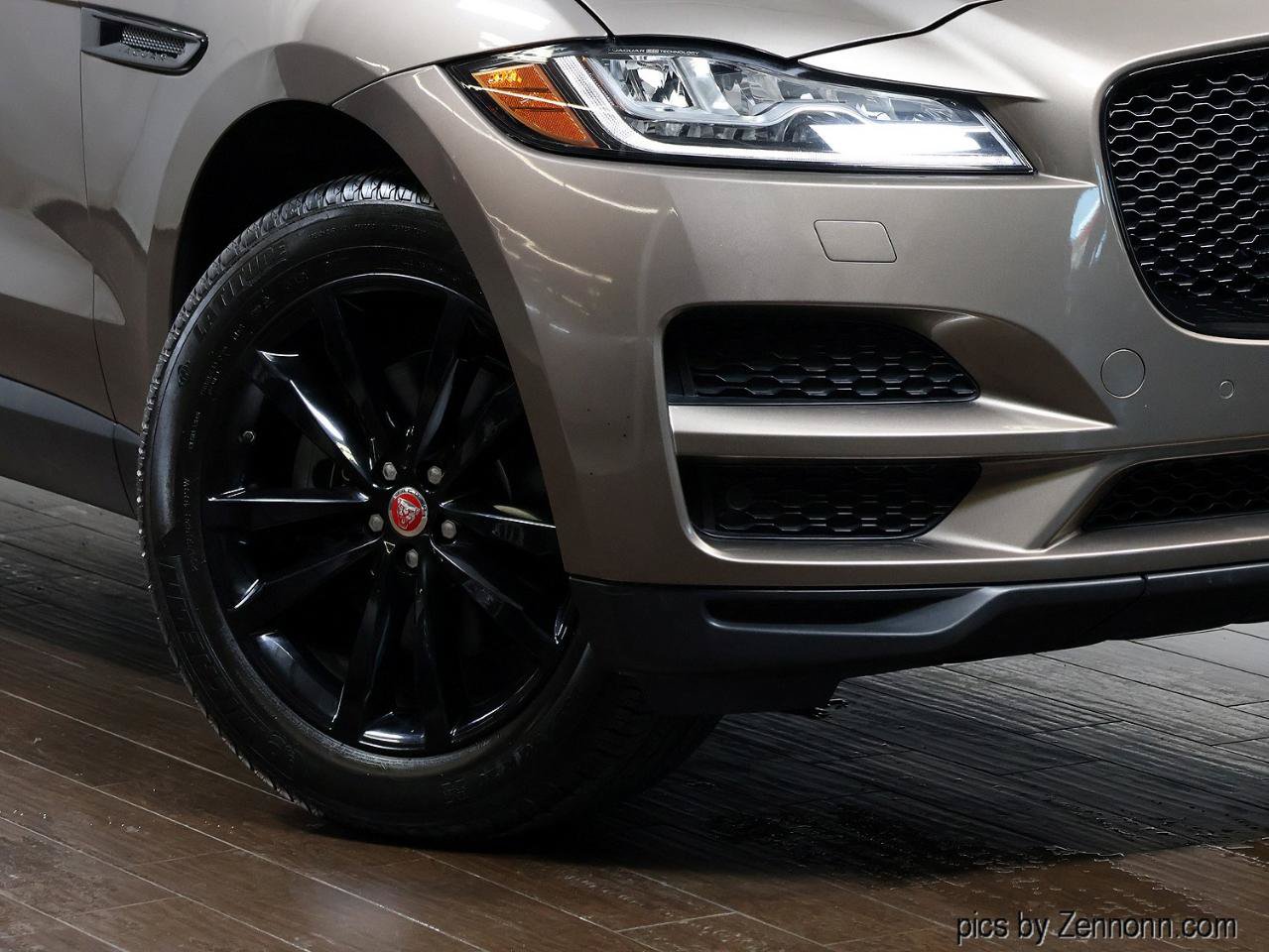 Used 2017 Jaguar F-PACE Prestige AWD/4WD image 3