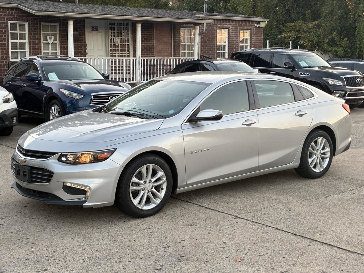 Used 2016 Chevrolet Malibu LT FWD image 3