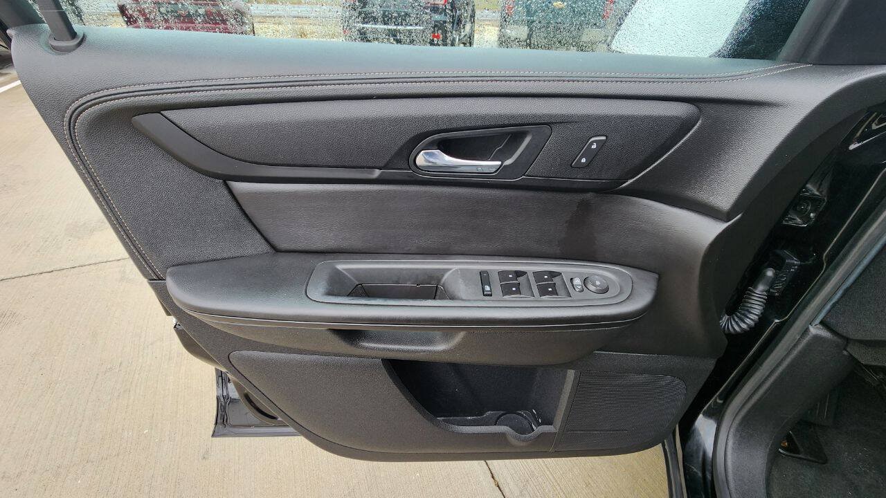 Used 2016 Chevrolet Traverse LT w/ Style and Technology Package FWD image 8