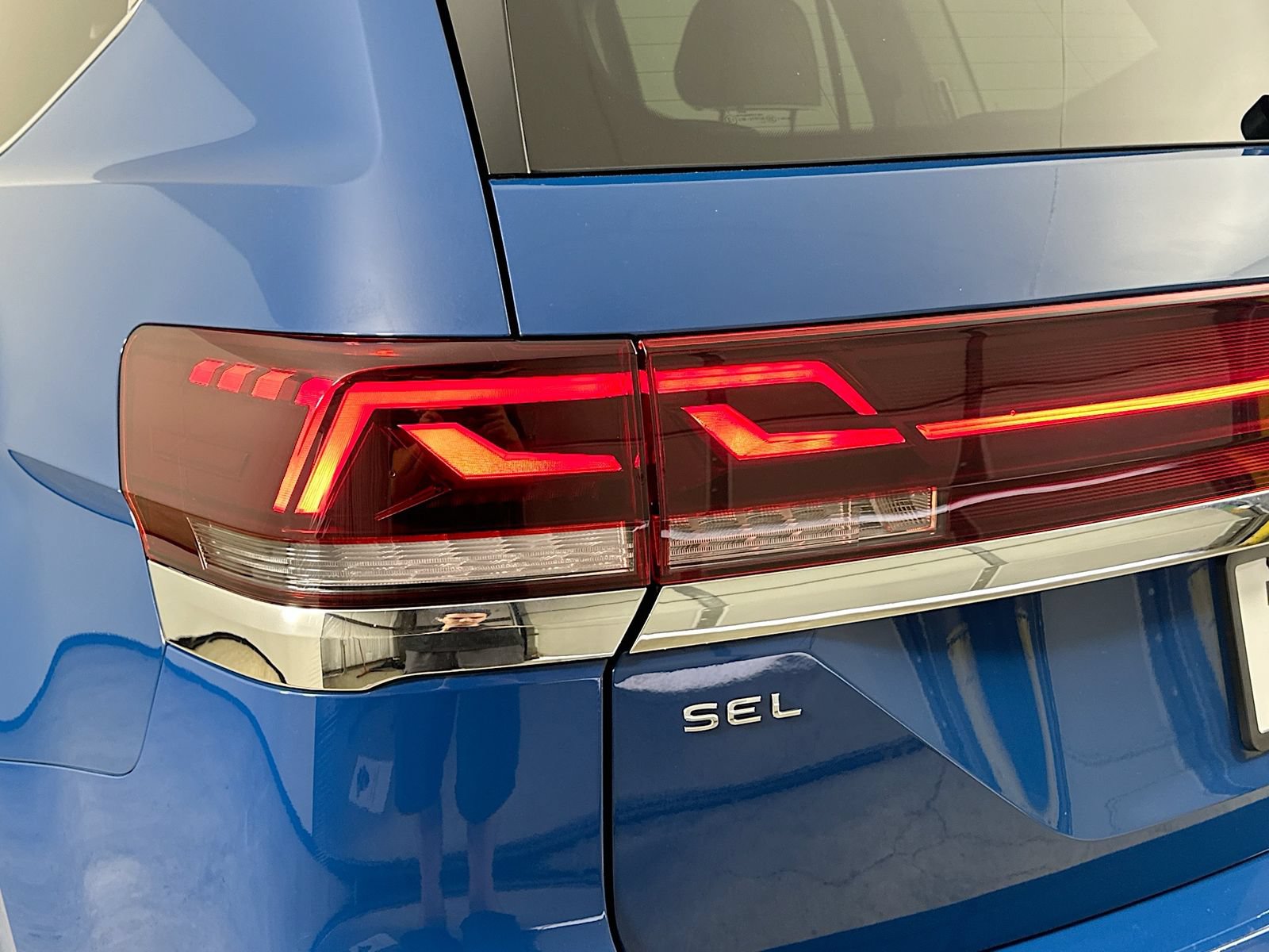 Used 2025 Volkswagen Atlas SEL Premium R-Line AWD/4WD image 13