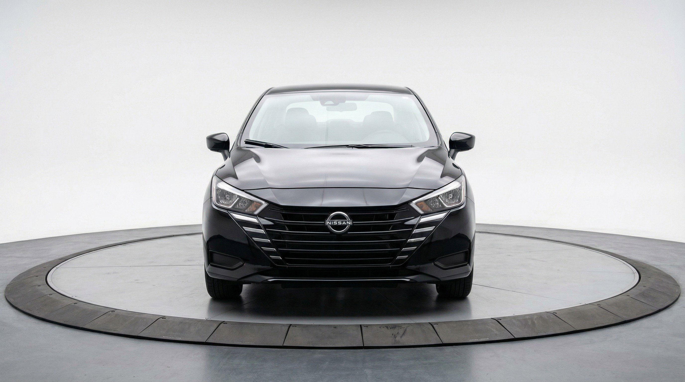 Used 2025 Nissan Versa SV image 2