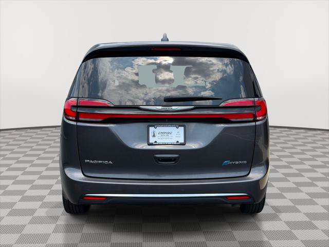 Used 2022 Chrysler Pacifica Touring-L FWD image 6