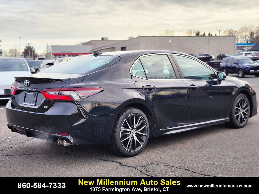 Used 2021 Toyota Camry SE image 5