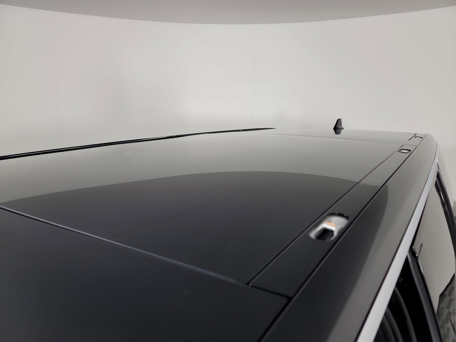 Used 2024 Rivian R1S Adventure image 13