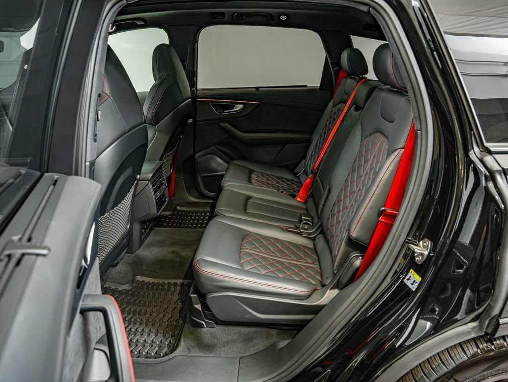Used 2025 Audi SQ7 Prestige AWD/4WD image 38