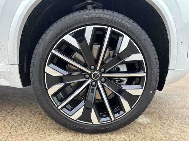 New 2026 Volvo XC90 B6 Plus w/ Protection Package image 9