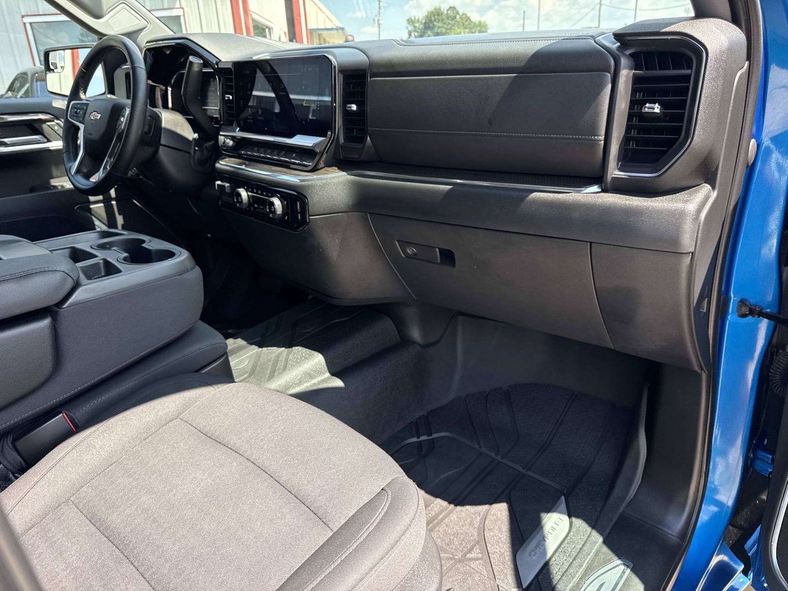Used 2023 Chevrolet Silverado 1500 LT RWD image 12