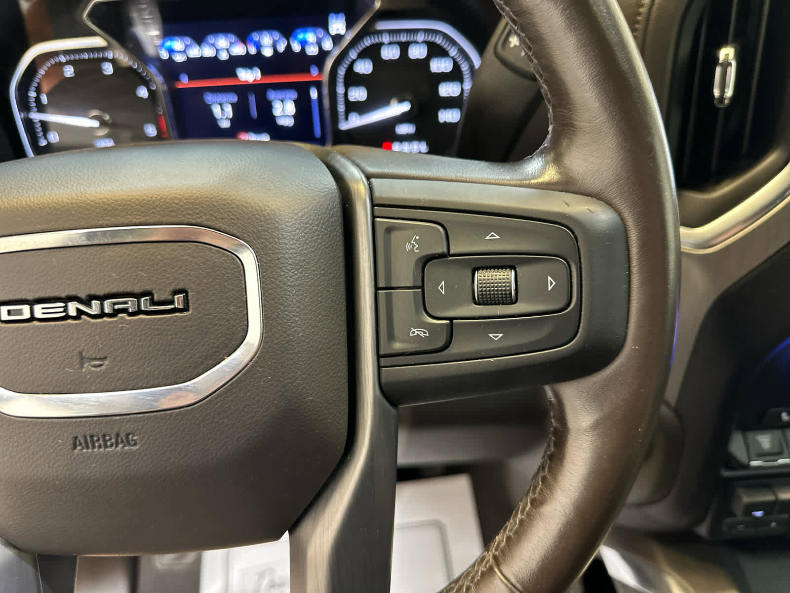 Used 2023 GMC Sierra 3500 Denali w/ Denali Ultimate Package AWD/4WD image 22