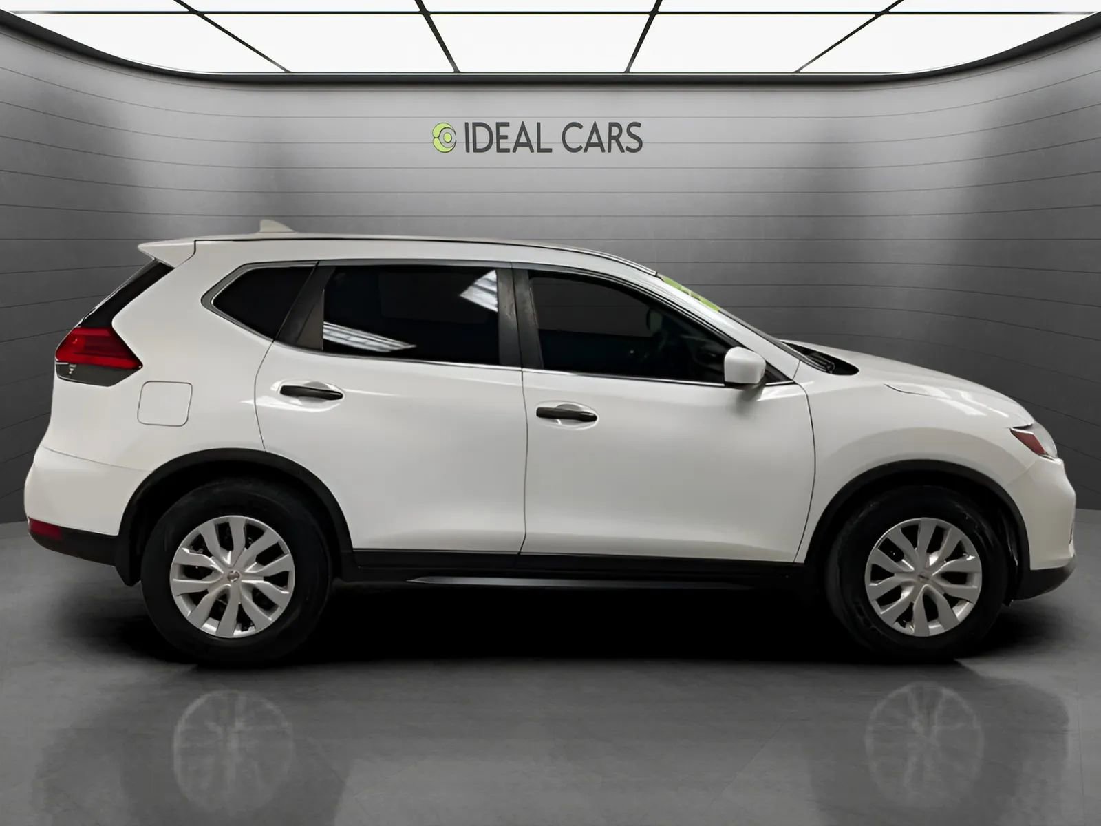 Used 2017 Nissan Rogue S FWD image 4