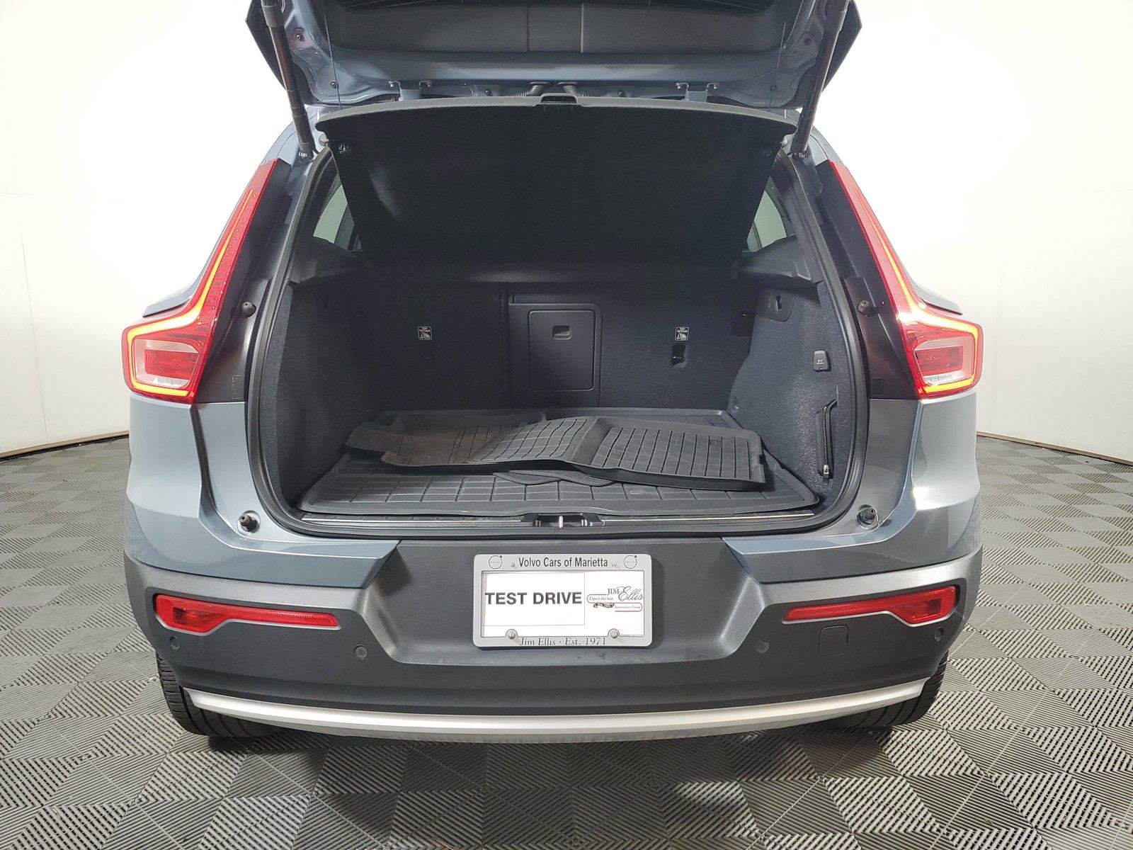 Certified 2023 Volvo XC40 B5 Plus w/ Protection Package Premier AWD/4WD image 9