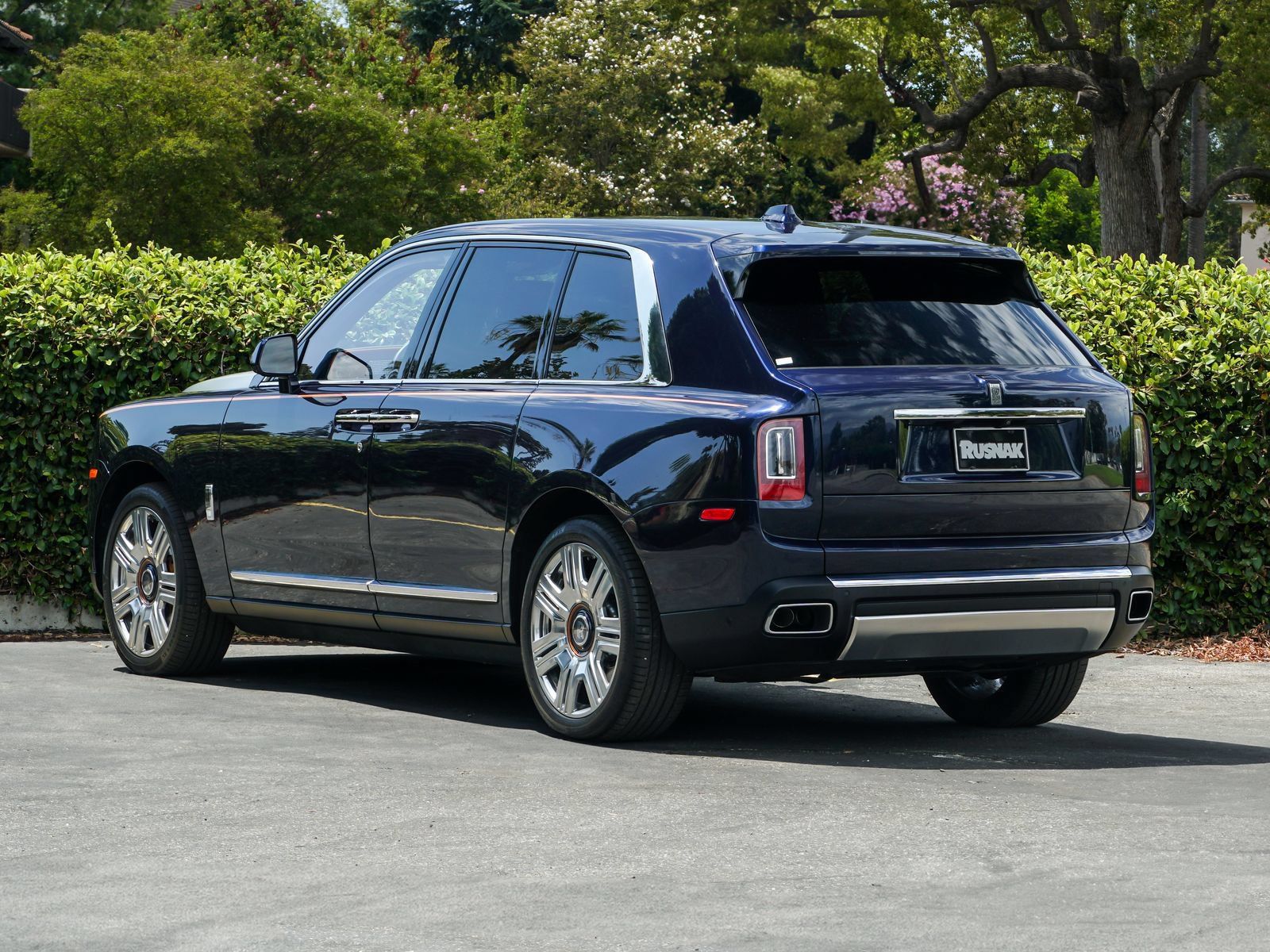 Certified 2022 Rolls-Royce Cullinan w/ Cullinan Package AWD/4WD image 5