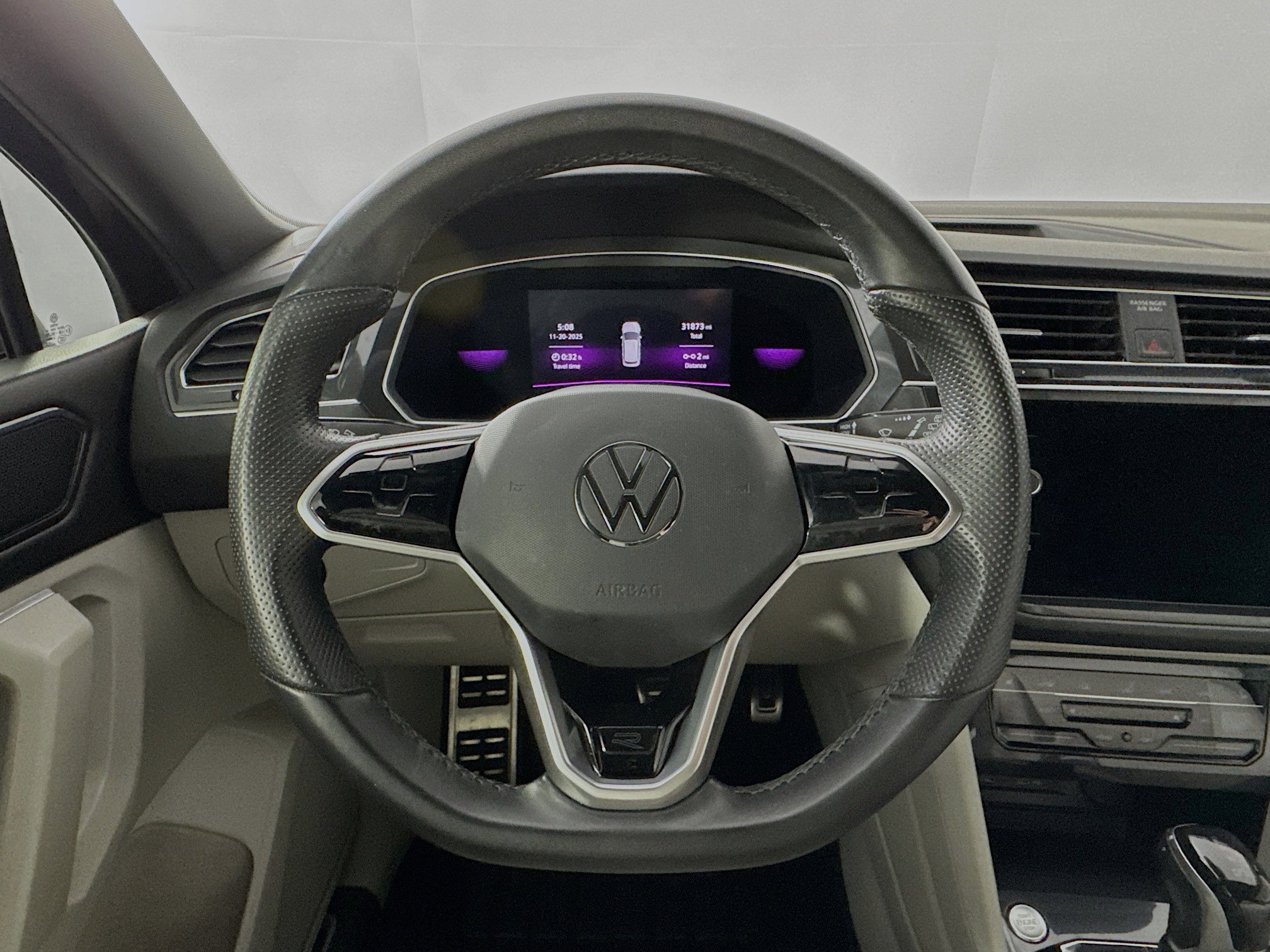 Used 2022 Volkswagen Tiguan SE R-Line image 11