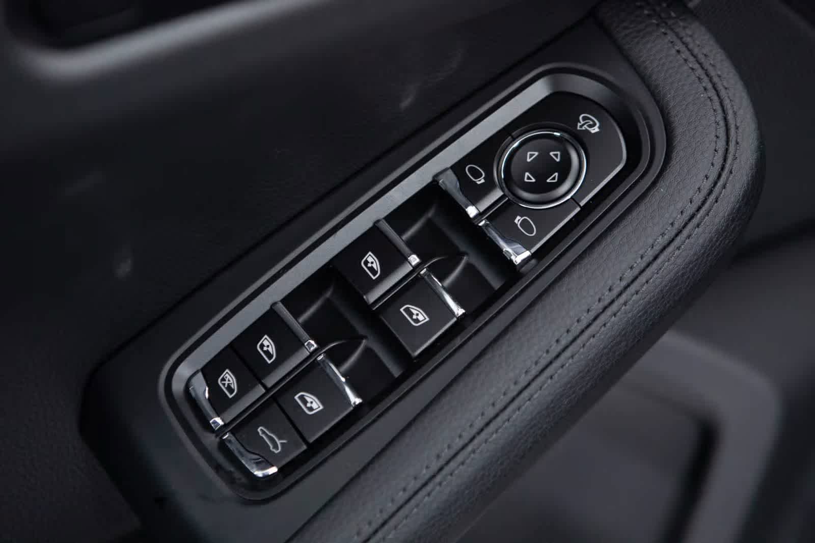 Certified 2026 Porsche Macan AWD/4WD image 27