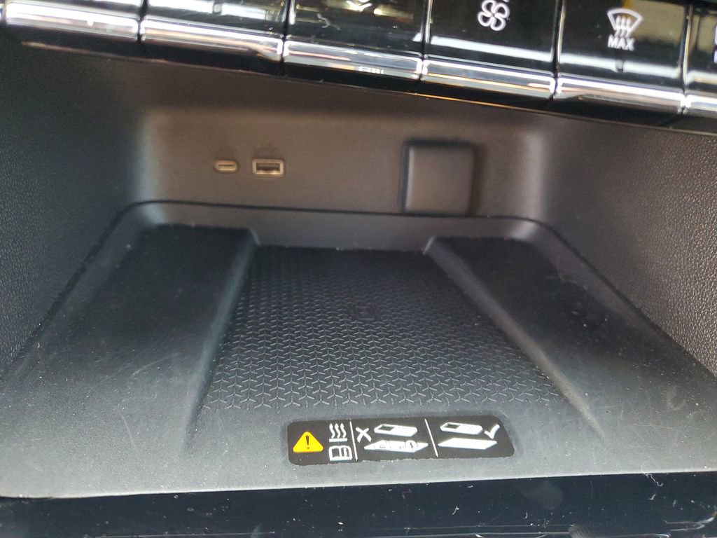 Used 2025 Chevrolet Traverse LT image 26