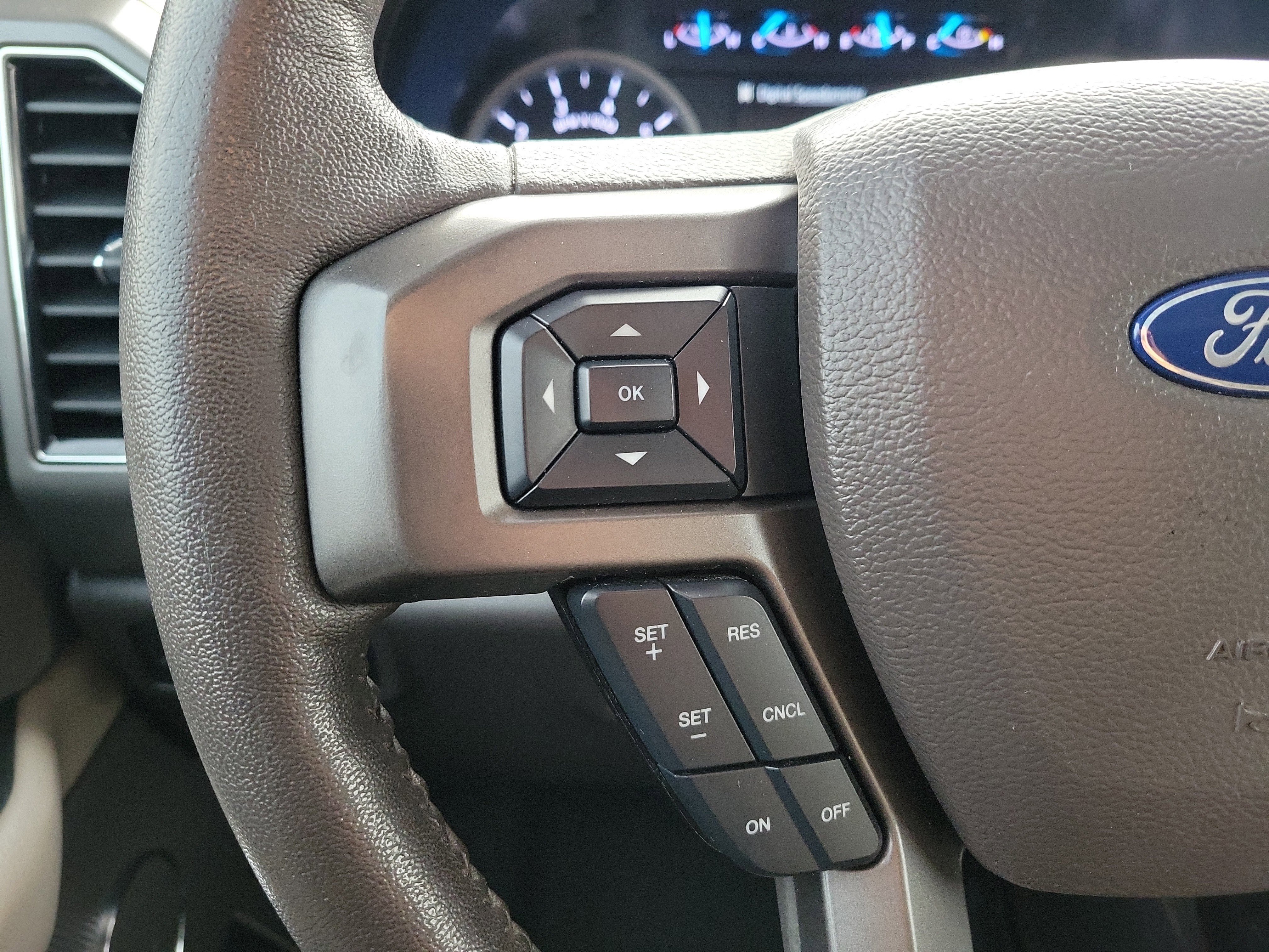 Used 2020 Ford Expedition XLT w/ FX4 Off-Road Package AWD/4WD image 26