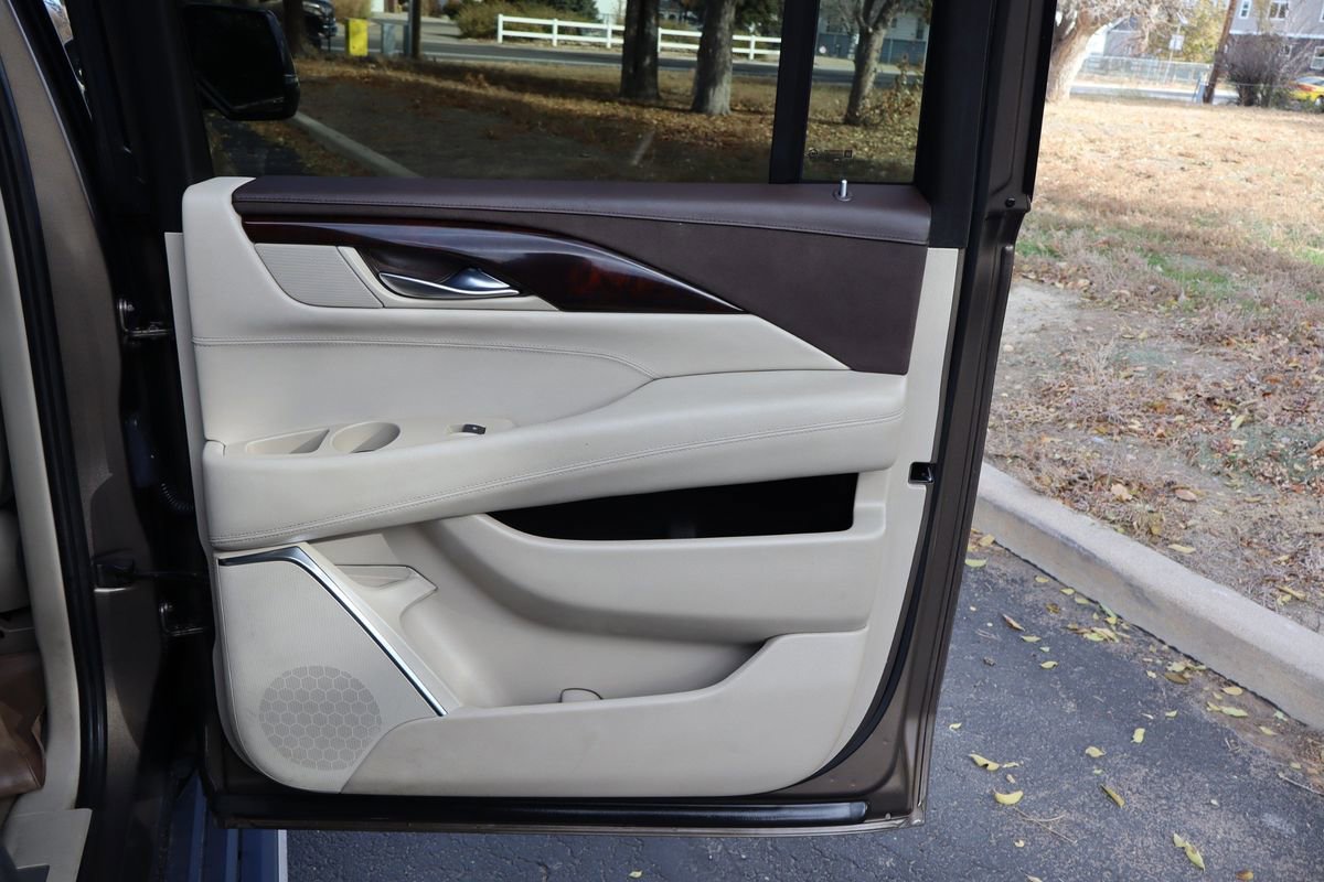 Used 2016 Cadillac Escalade ESV Premium image 26
