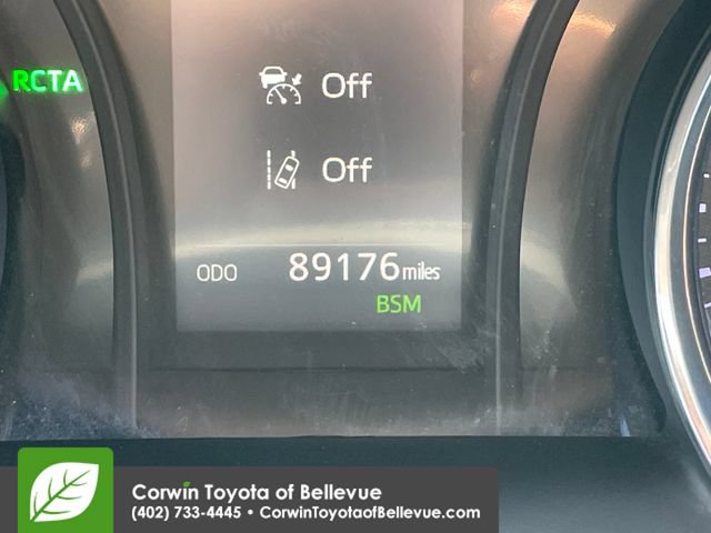 Used 2019 Toyota Camry SE w/ Convenience Package FWD image 10