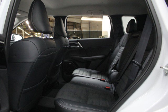 New 2026 Mitsubishi Outlander SE image 24