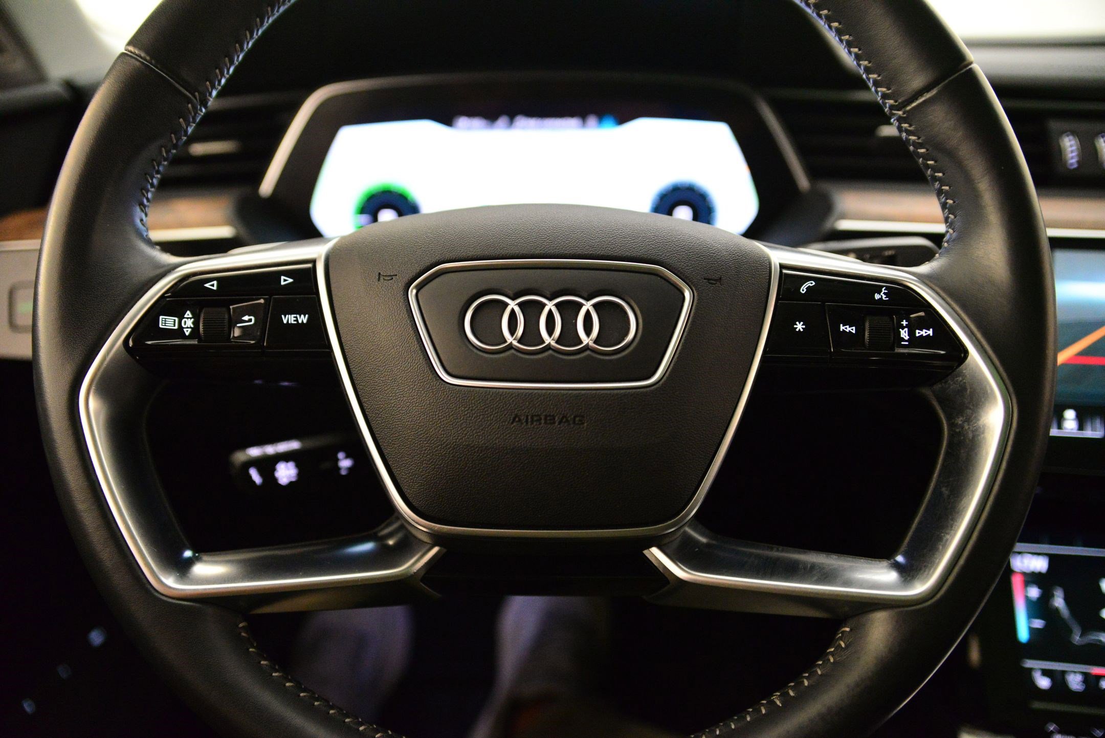 Used 2020 Audi e-tron Premium Plus image 14