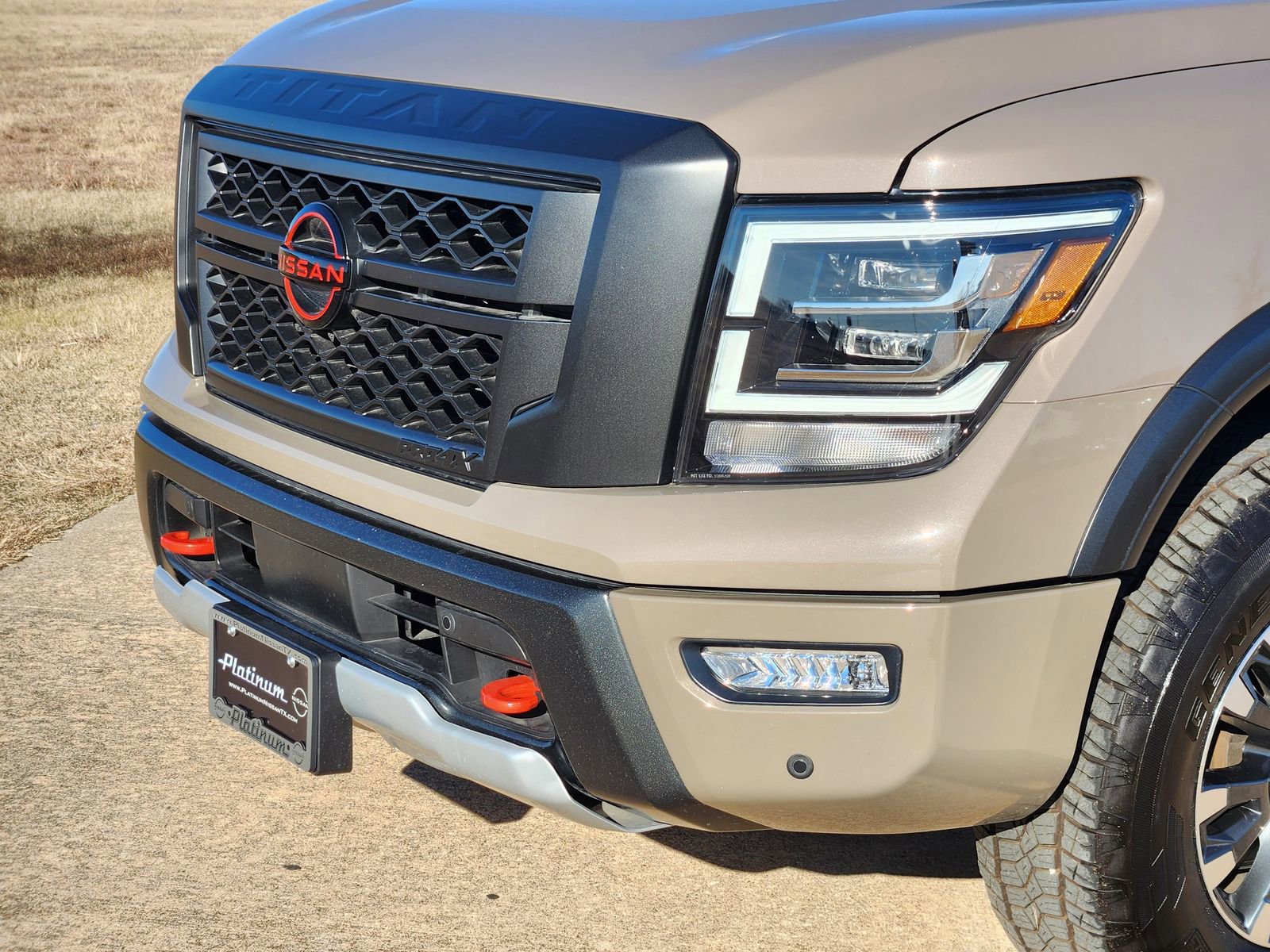 Used 2024 Nissan Titan PRO-4X w/ Pro-4x Utility Package image 10