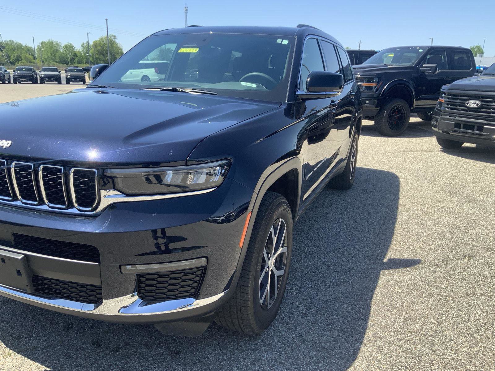 Used 2024 Jeep Grand Cherokee L Limited AWD/4WD image 17