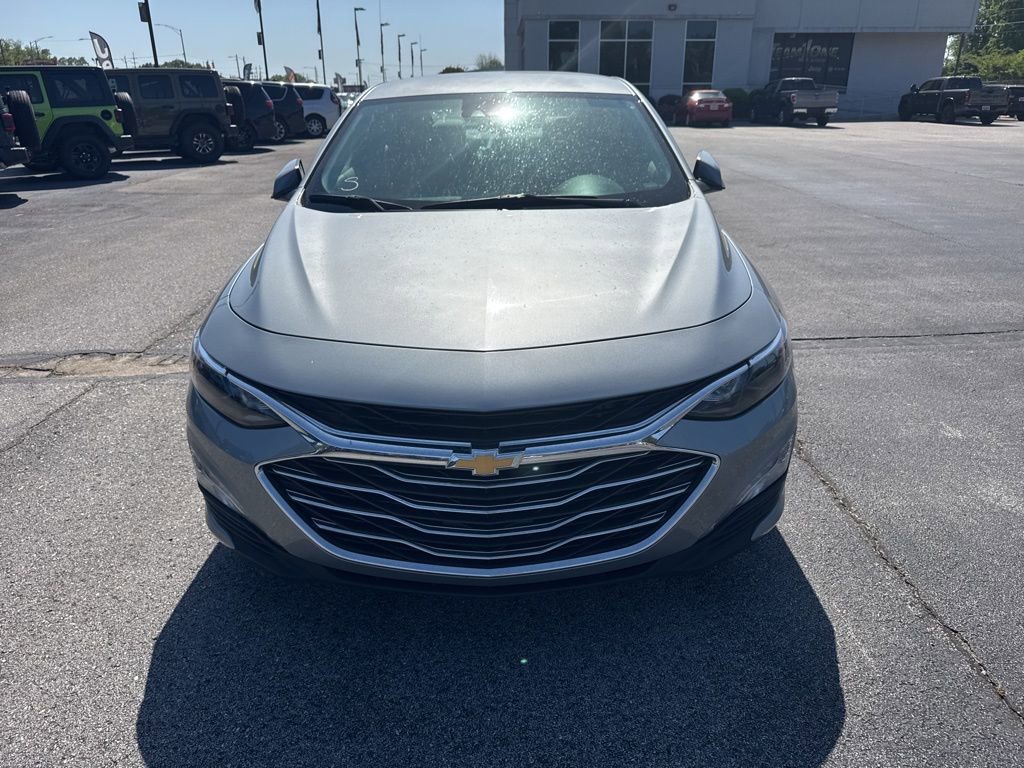 Used 2025 Chevrolet Malibu LT image 2