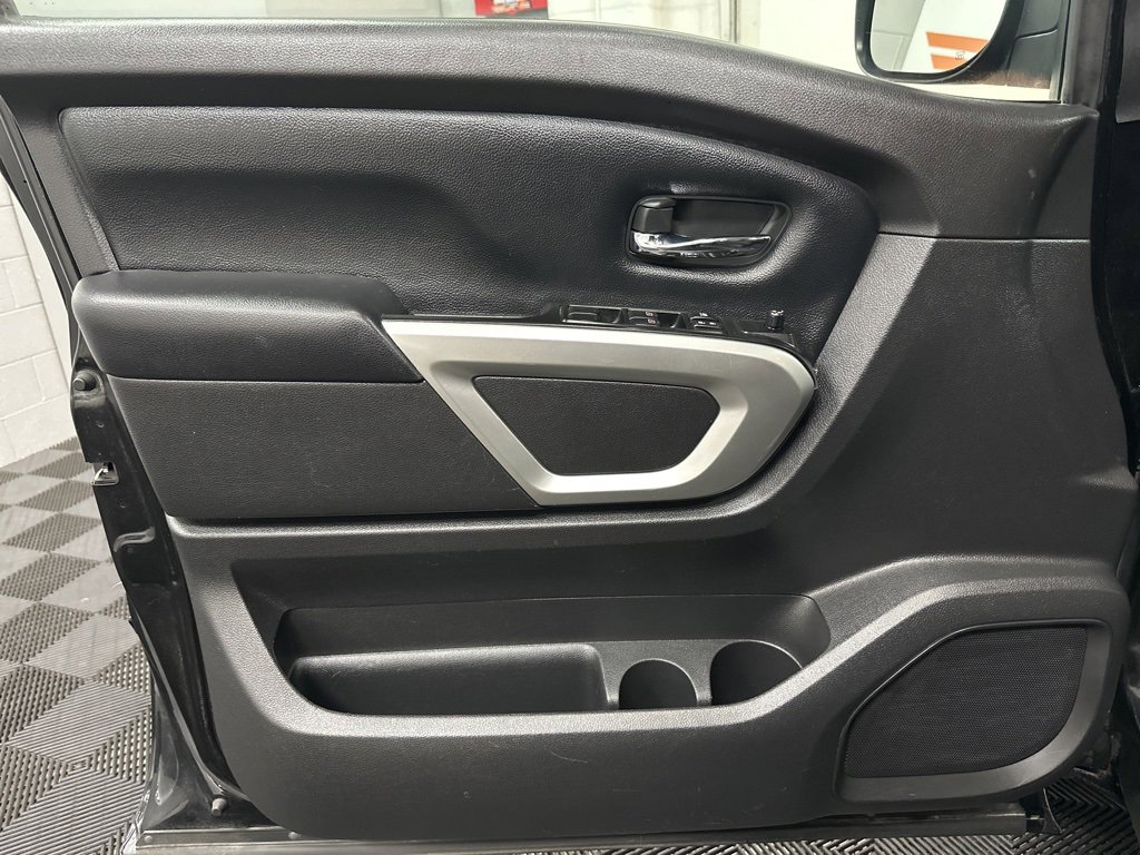 Used 2017 Nissan Titan SV image 17