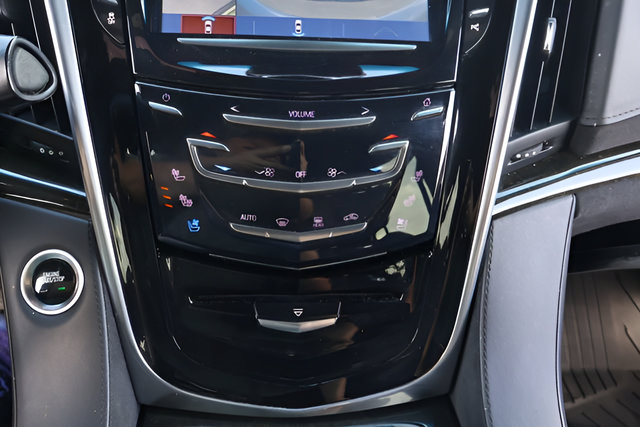 Used 2020 Cadillac Escalade Platinum AWD/4WD image 31