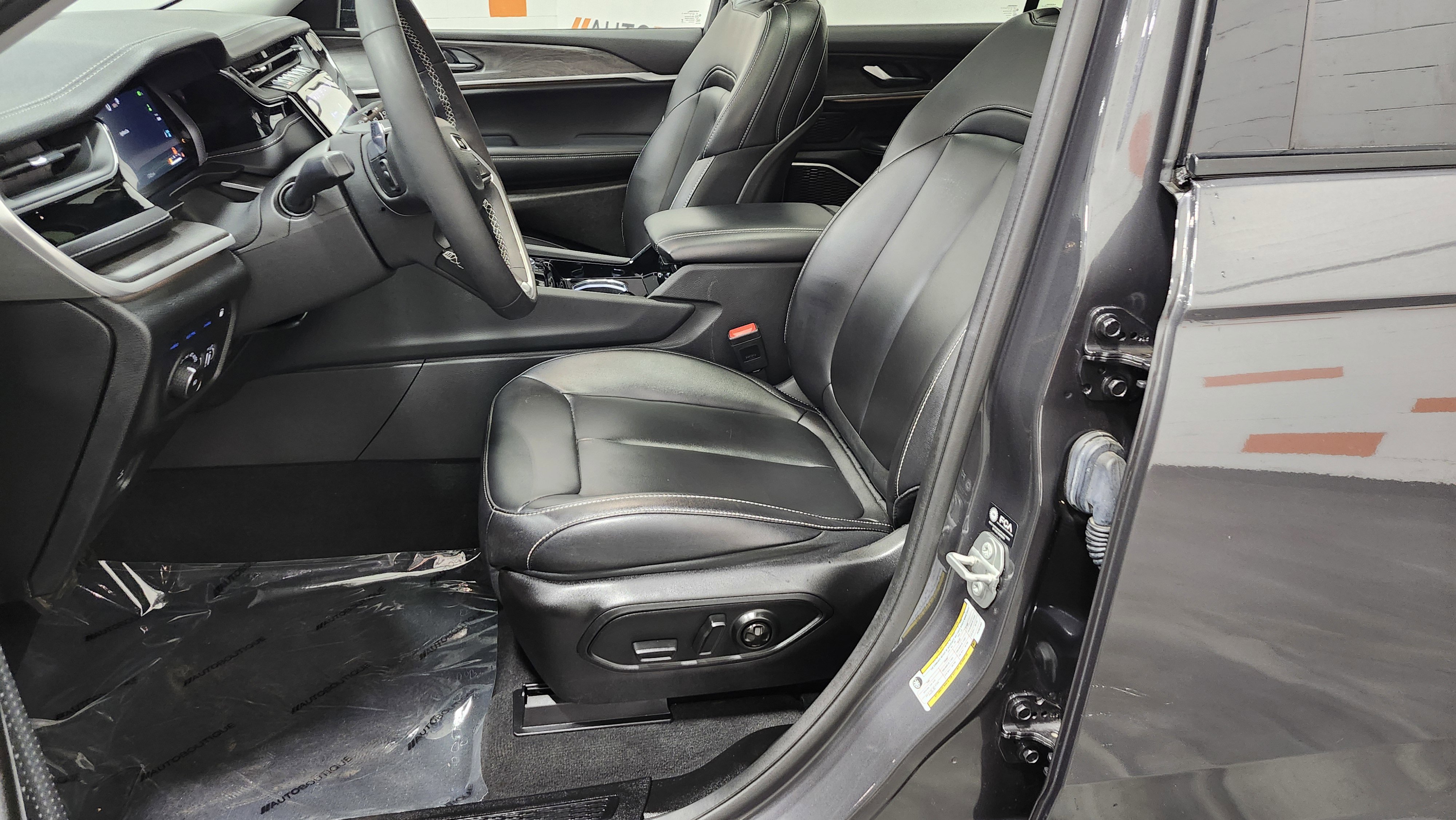 Used 2023 Jeep Grand Cherokee 4WD 4xe image 25