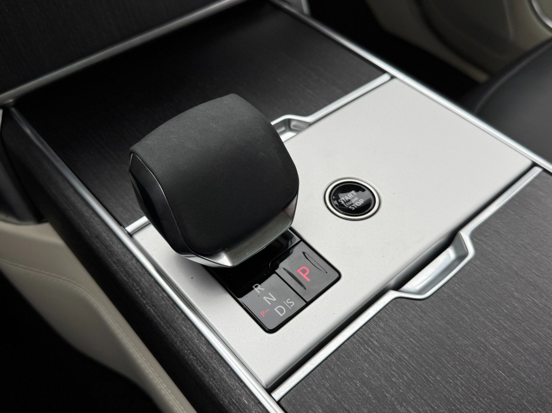 Used 2024 Land Rover Range Rover SE image 56